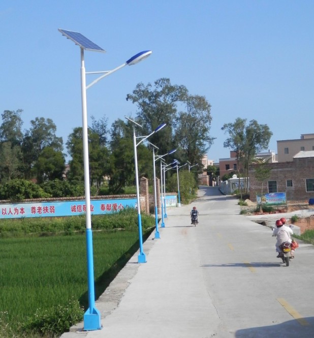 山東路燈廠家 農(nóng)村太陽能路燈 新農(nóng)村路燈 太陽能路燈工程案例